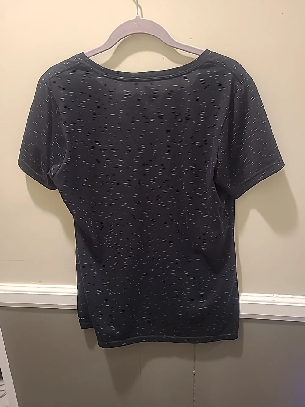 Reebok Women’s Athletic Top Size L VNeck Speckled Speedwick BLK/WhT Activewear - Picture 6 of 12